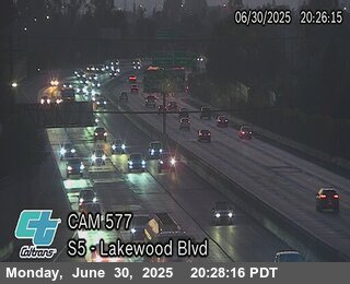 I-5 : (577) Lakewood Blvd