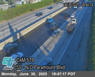 I-5 : (579) North of Paramount Blvd